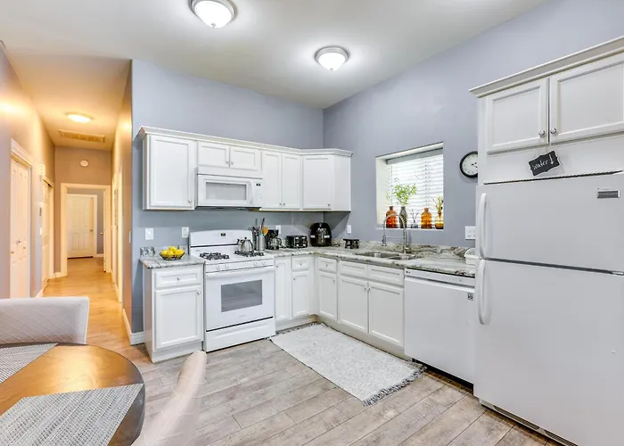 Apartment 2 Mi To Chase Field & Phx Arena! Phoenix