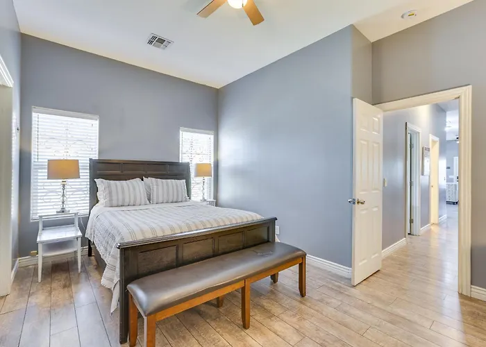 2 Mi To Chase Field & Phx Arena! Apartment