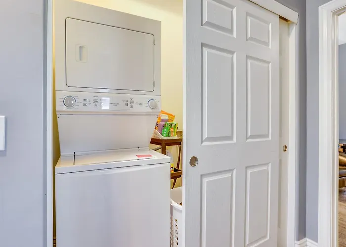 2 Mi To Chase Field & Phx Arena! Apartment