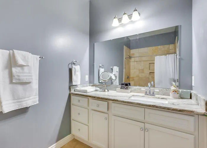 2 Mi To Chase Field & Phx Arena! Apartment *