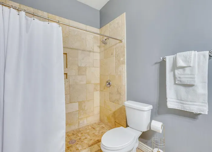 2 Mi To Chase Field & Phx Arena! Apartment *